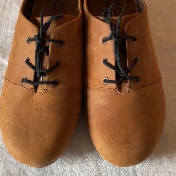 Classic Brown Leather Flats - Picture 3 of 8